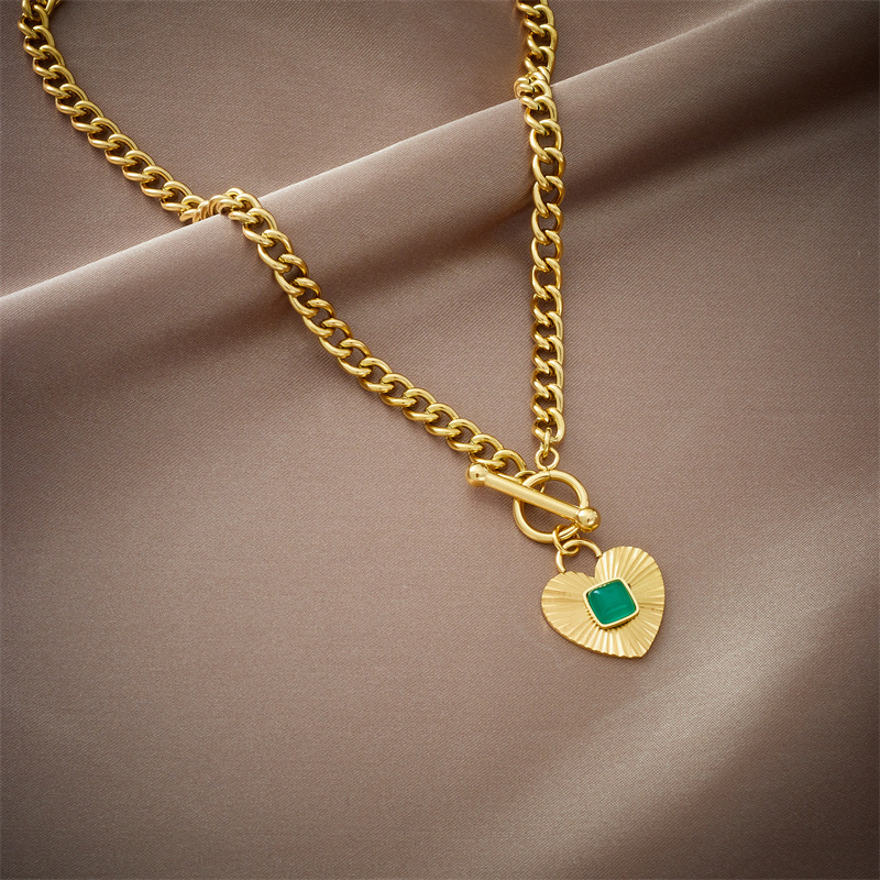 European and American retro and unique OT buckle heart-shaped pendant with green stripes, heart-shaped titanium steel metal jewelry necklace Application Scenario