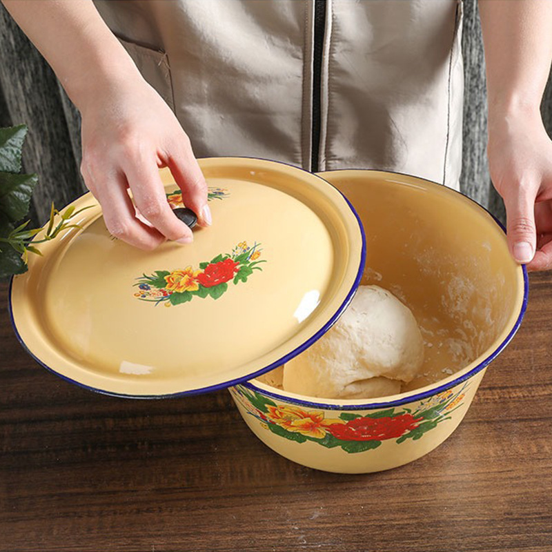 The same style of enamel cake basin as the Internet celebrity, with a lid, yellow and dark enamel soup pot, enamel enamel washbasin, enamel soup basin Application Scenario