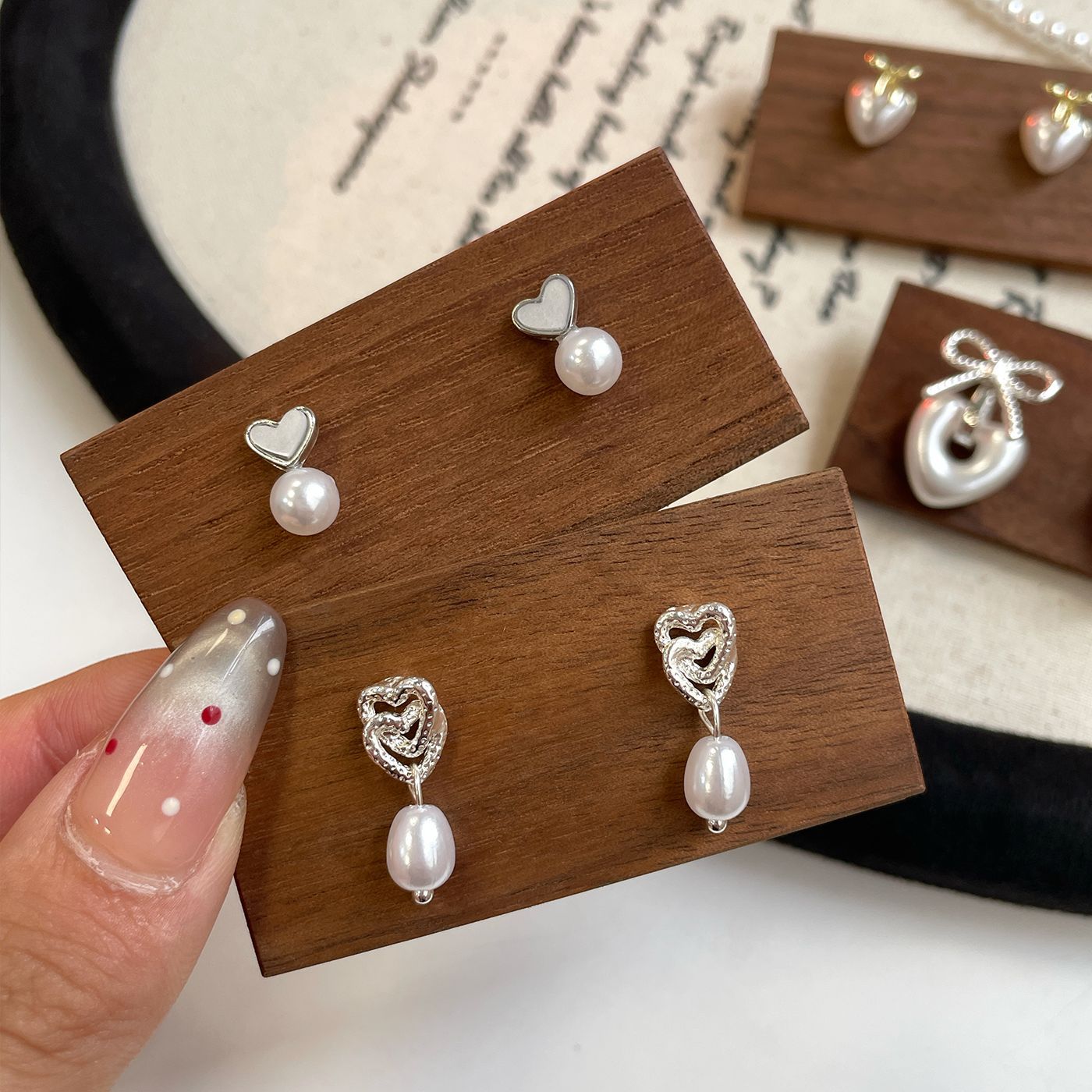 Korean-style simple heart-shaped pearl pendant earrings, women's silver needle, delicate and sweet daily, versatile and small earrings for commuting Specification drawing