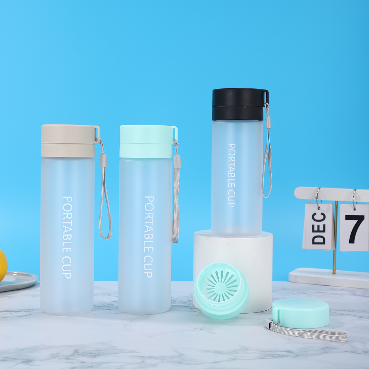 Double-lid frosted plastic cups, large-capacity sports water bottles with tea stranding, portable cups for outdoor use, wholesale details Picture