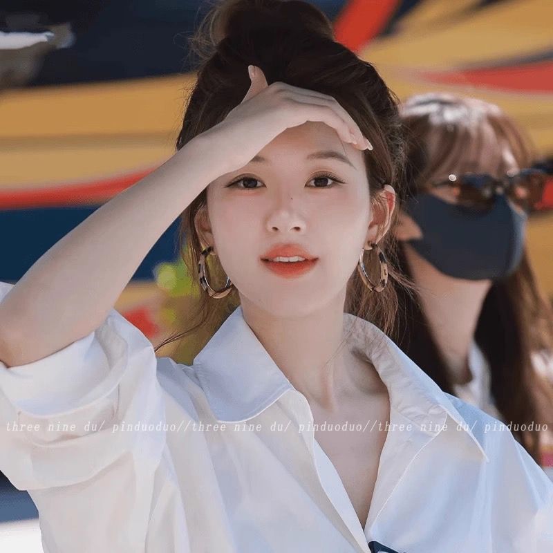 Zhao Lusi's same style of earrings suitable for autumn and winter: leopard print ear rims, high-end and elegant feminine stud earrings, model earrings details Picture