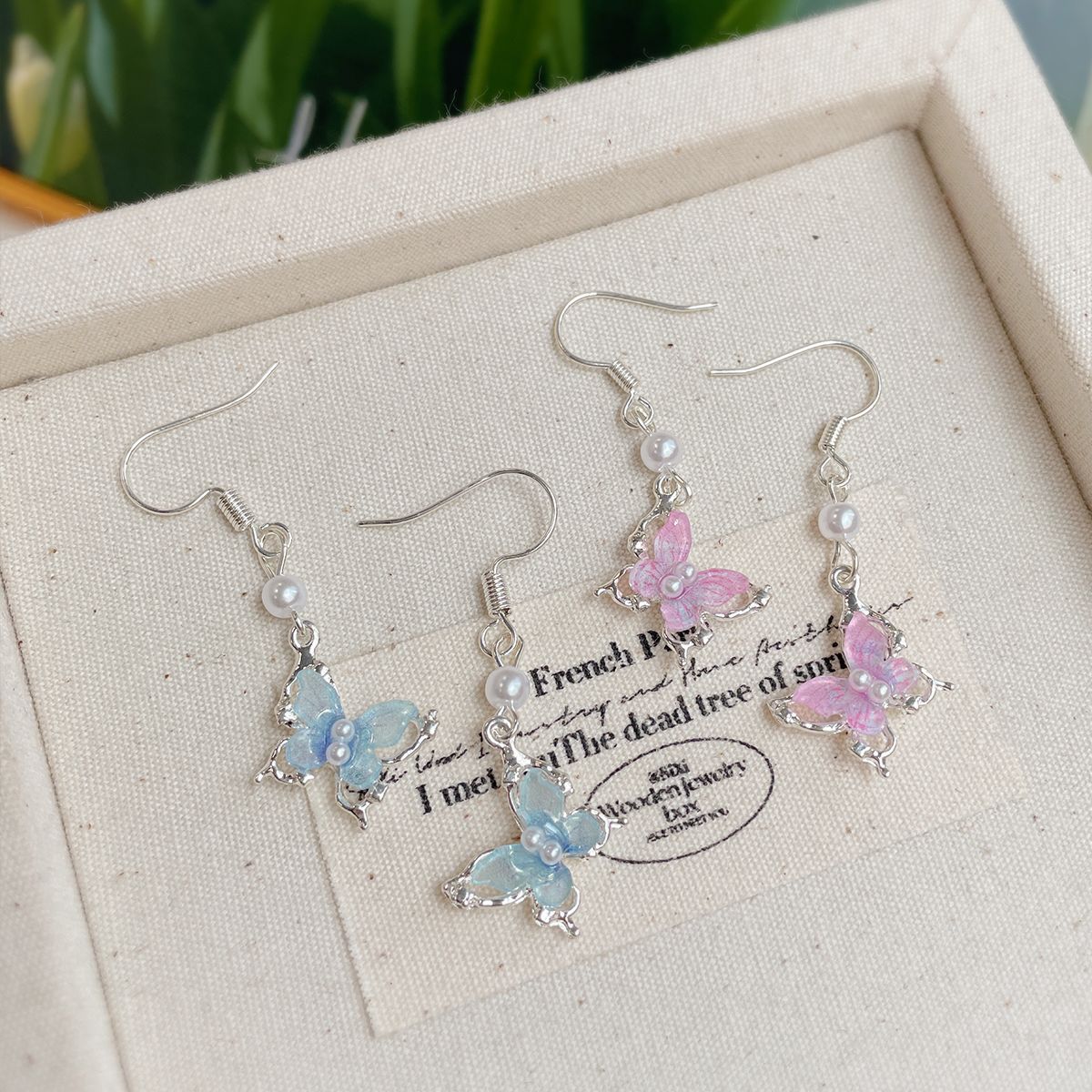 Sweet and three-dimensional pink butterfly ear hook women's niche, light luxury, ethereal tassel pendant, fresh summer earrings wholesale Application Scenario