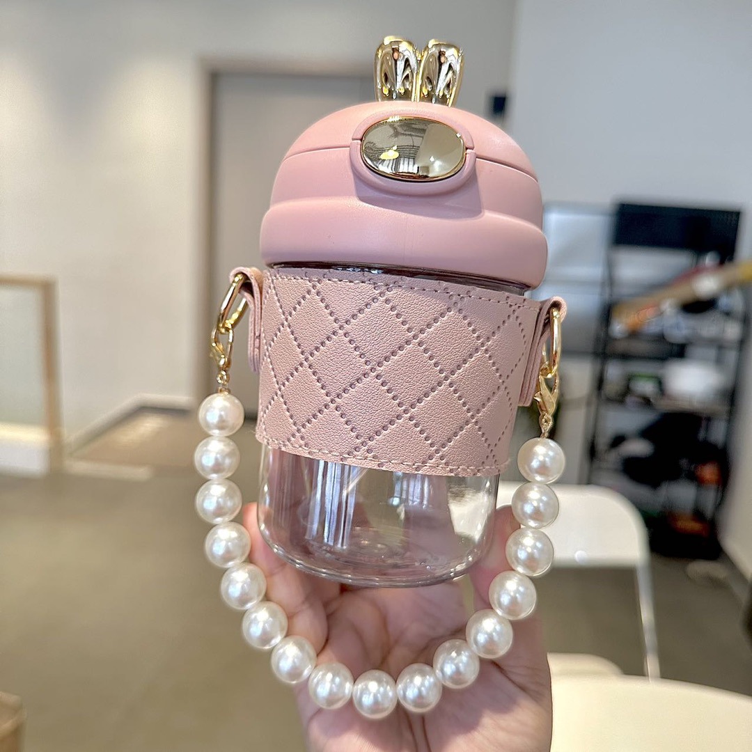 Fashionable little chanel-style water bottle, high appearance level for girls, anti-drop plastic water cup with straw, portable high-temperature resistant cup for students Application Scenario