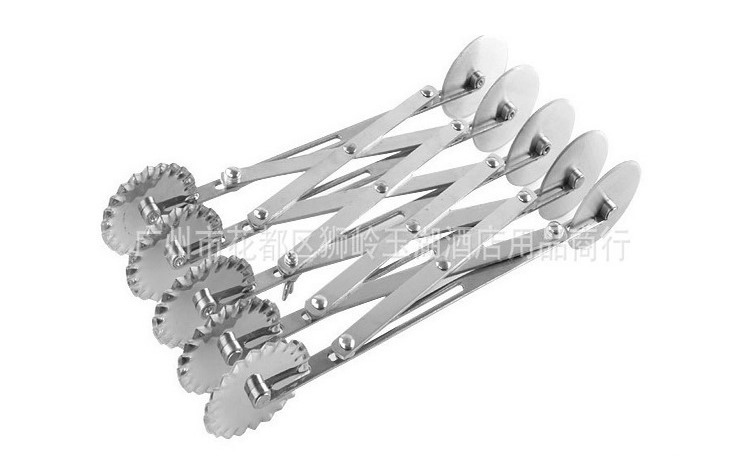 Roller knife, stainless steel mesh knife, wooden handle roller knife, roller needle knife, pastry punching, pizza roller knife, baking tools undefined