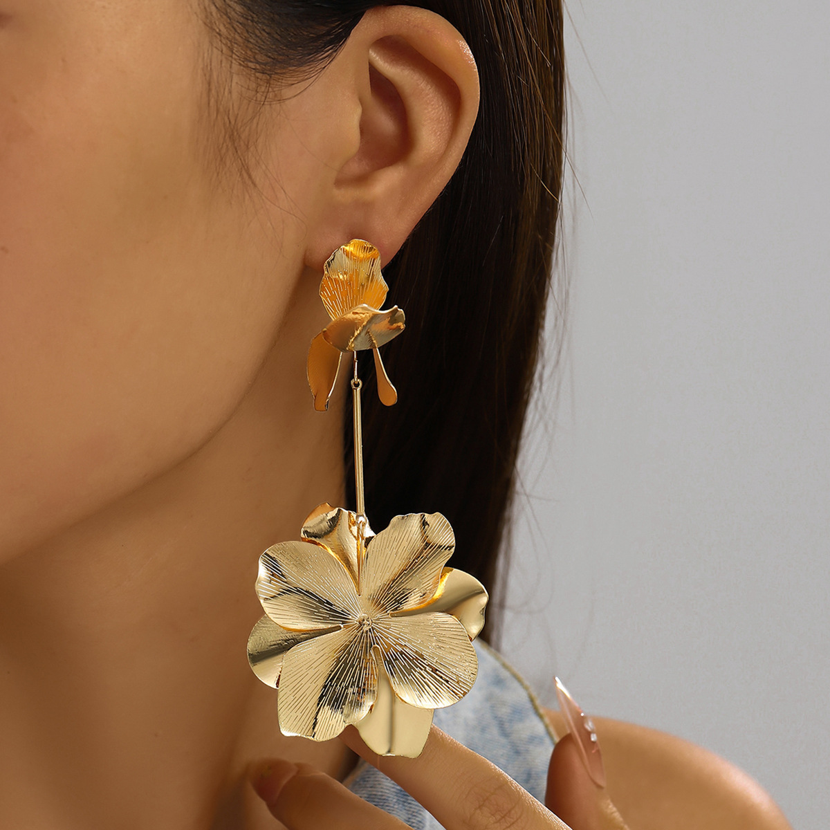 European and American cross-border best-selling fashionable alloy flower tassel earrings, elegant and stylish women's stud earrings, personalized earrings wholesale full figure