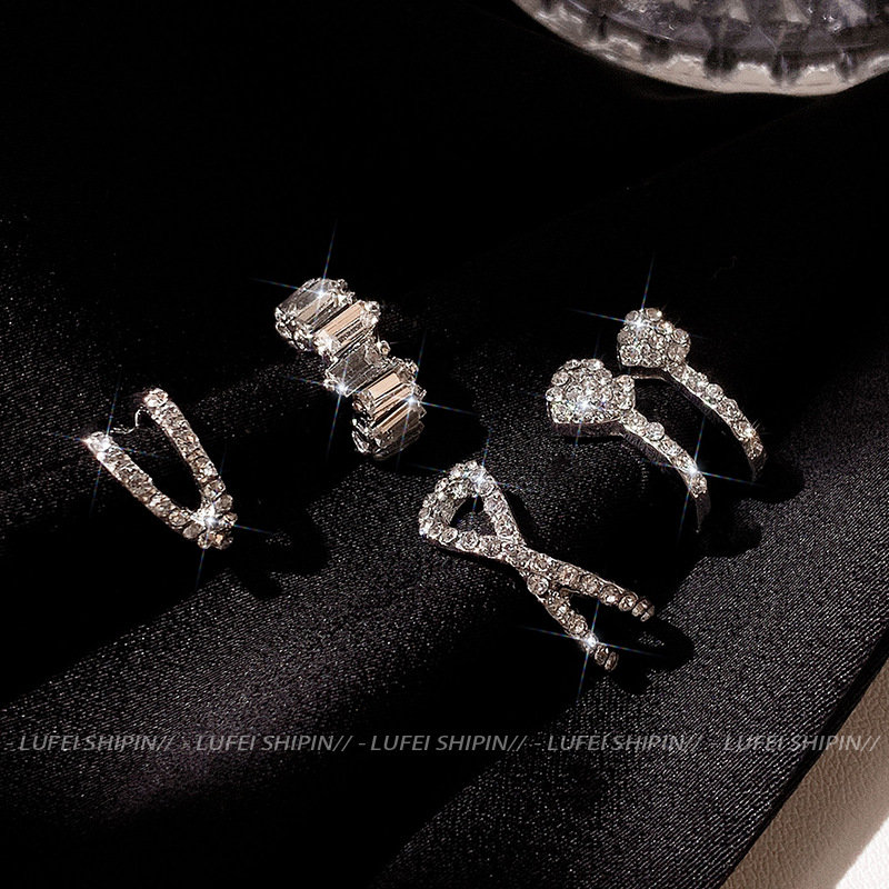 High-end, simple silver ear clips for women, no ear piercings, cold style, heart-shaped ear bone clip earrings, trendy and niche earrings for summer Application Scenario