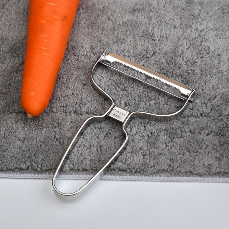 Yangjiang factory's multi-functional vegetable cutter, stainless steel peeler, fruit knife, vegetable grater, and fruit tools Application Scenario