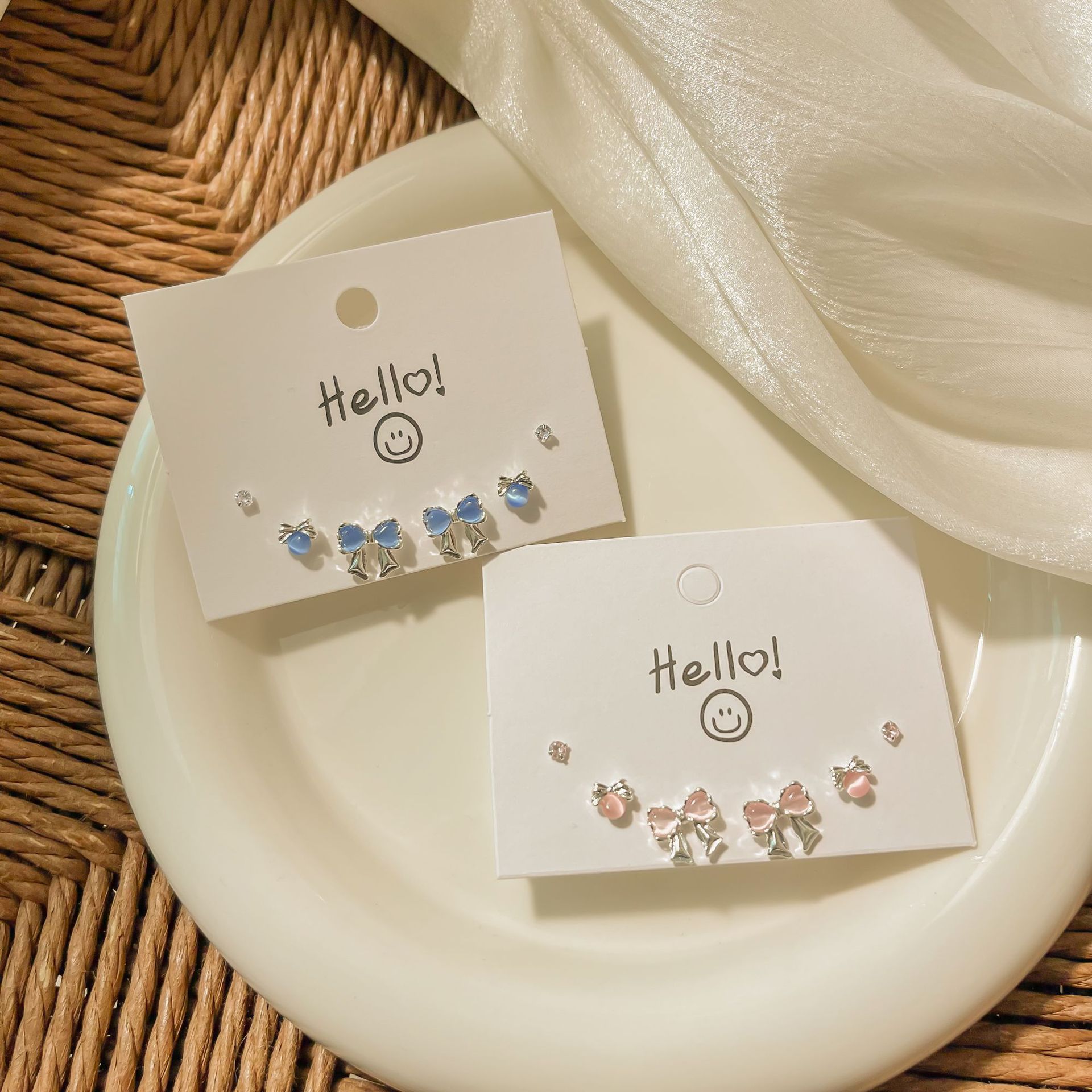 Silver needle blue cat's eye stone bow, a niche set of ear studs for women, simple and versatile design, trendy, sweet and cool earrings wholesale full figure