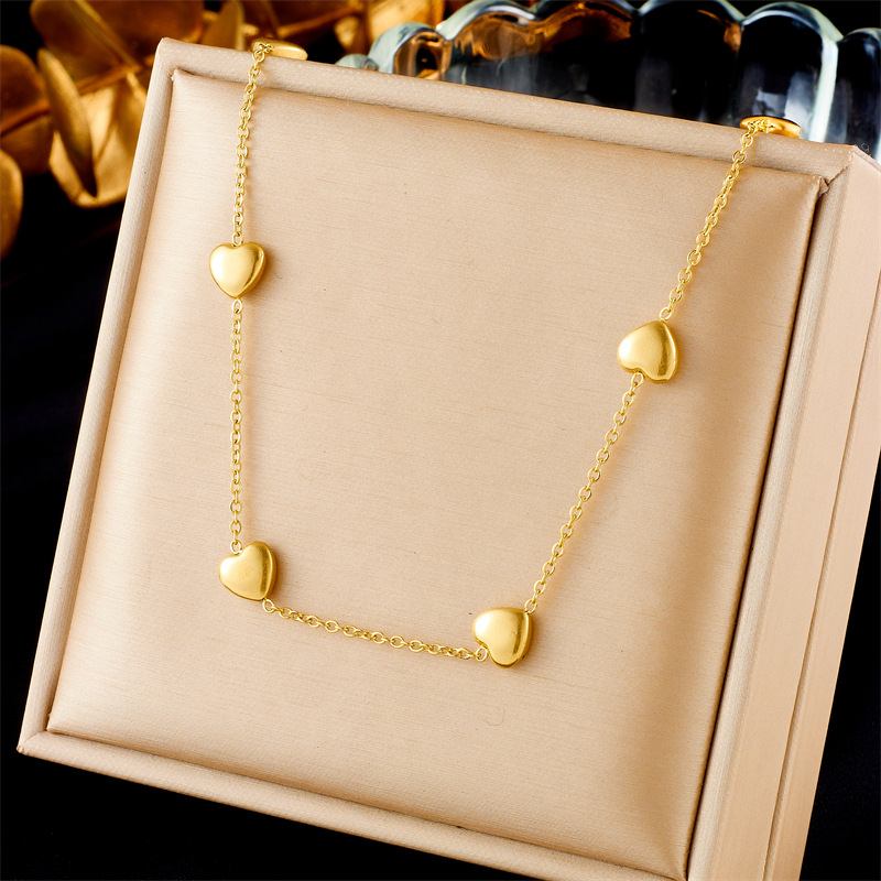 Korean version simple, fashionable and niche gold-plated titanium steel heart chain collarbone chain necklace full figure