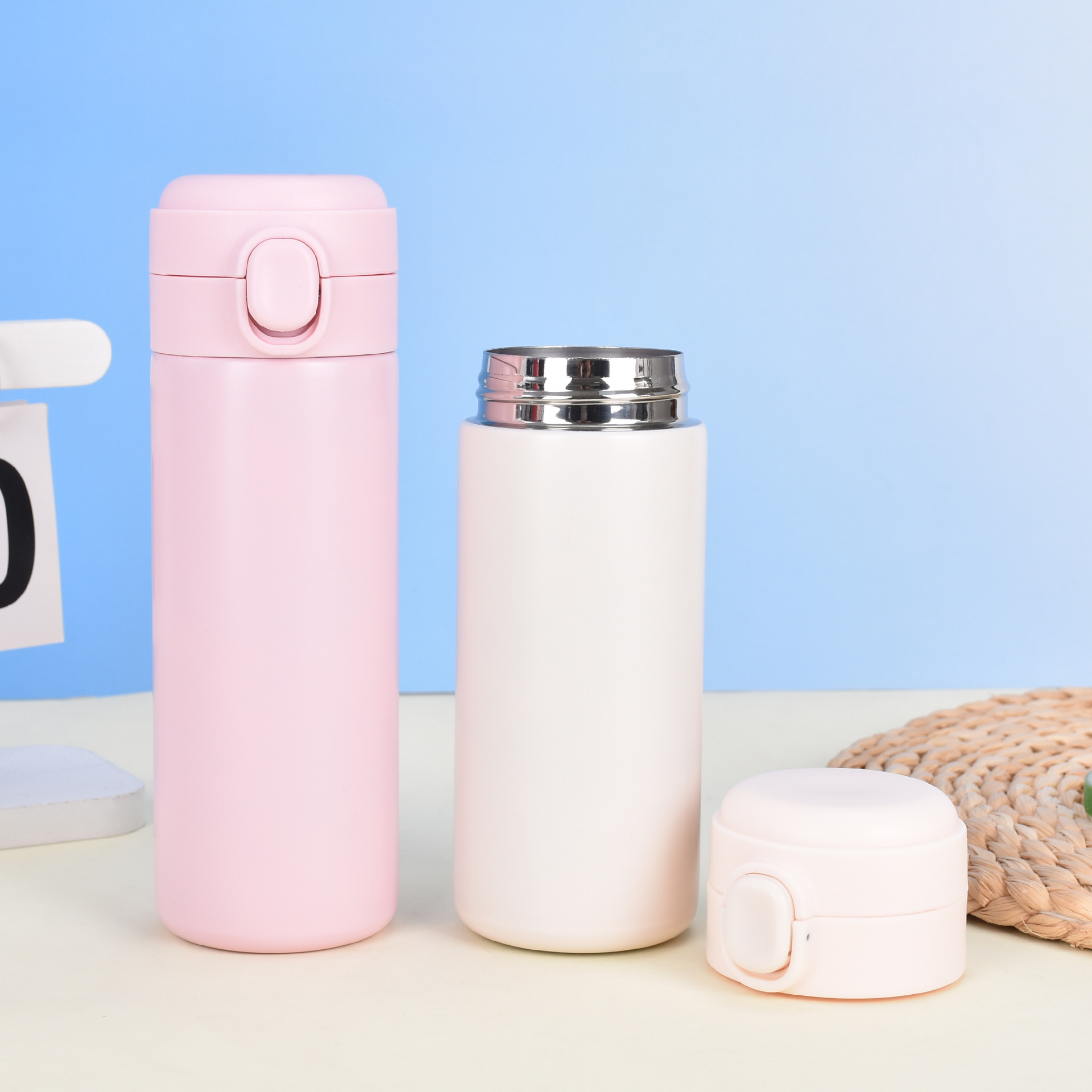 Customized simple 304 stainless steel pea cup, solid-color vacuum bouncing lid insulated cup, student outdoor gift cup Application Scenario