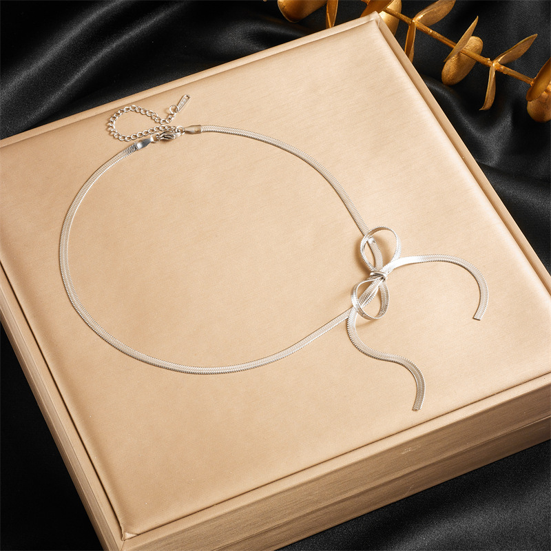 Korean-style fashionable and elegant simple gold-plated stainless steel bow snake bone chain jewelry necklace details Picture