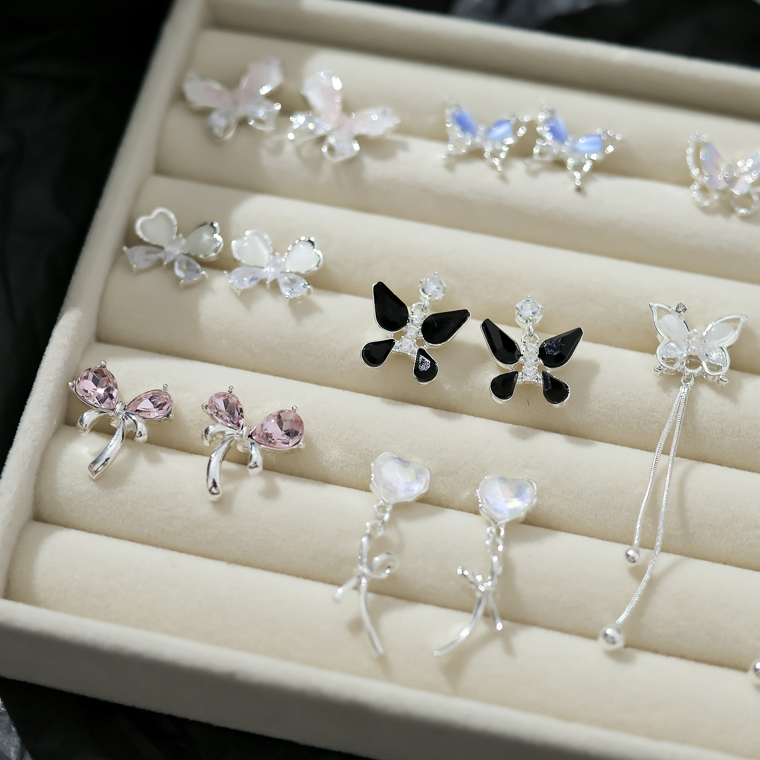Summer ice crystal bow stud earrings, women's silver needle exquisite zircon ice-transparent earrings, light luxury style, design sense, trendy earrings details Picture