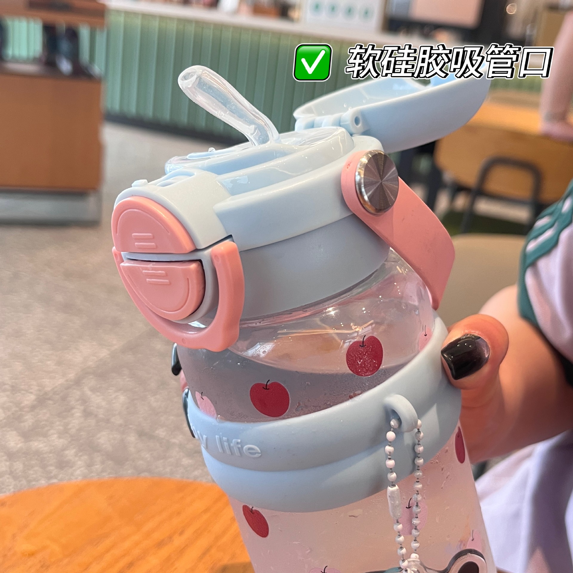 Summer girls' high appearance level student plastic cup portable 2025 New cute double-drinking portable hand-held cup Specification drawing