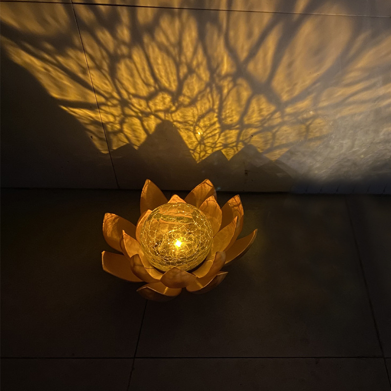 New solar garden lamps, outdoor solar lamps, solar lotus lamps, and garden crack decorative lamps full figure