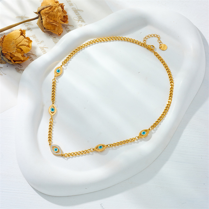 European and American fashion, niche and unique chain, gold-plated titanium steel devil eye pendant accessory jewelry necklace details Picture