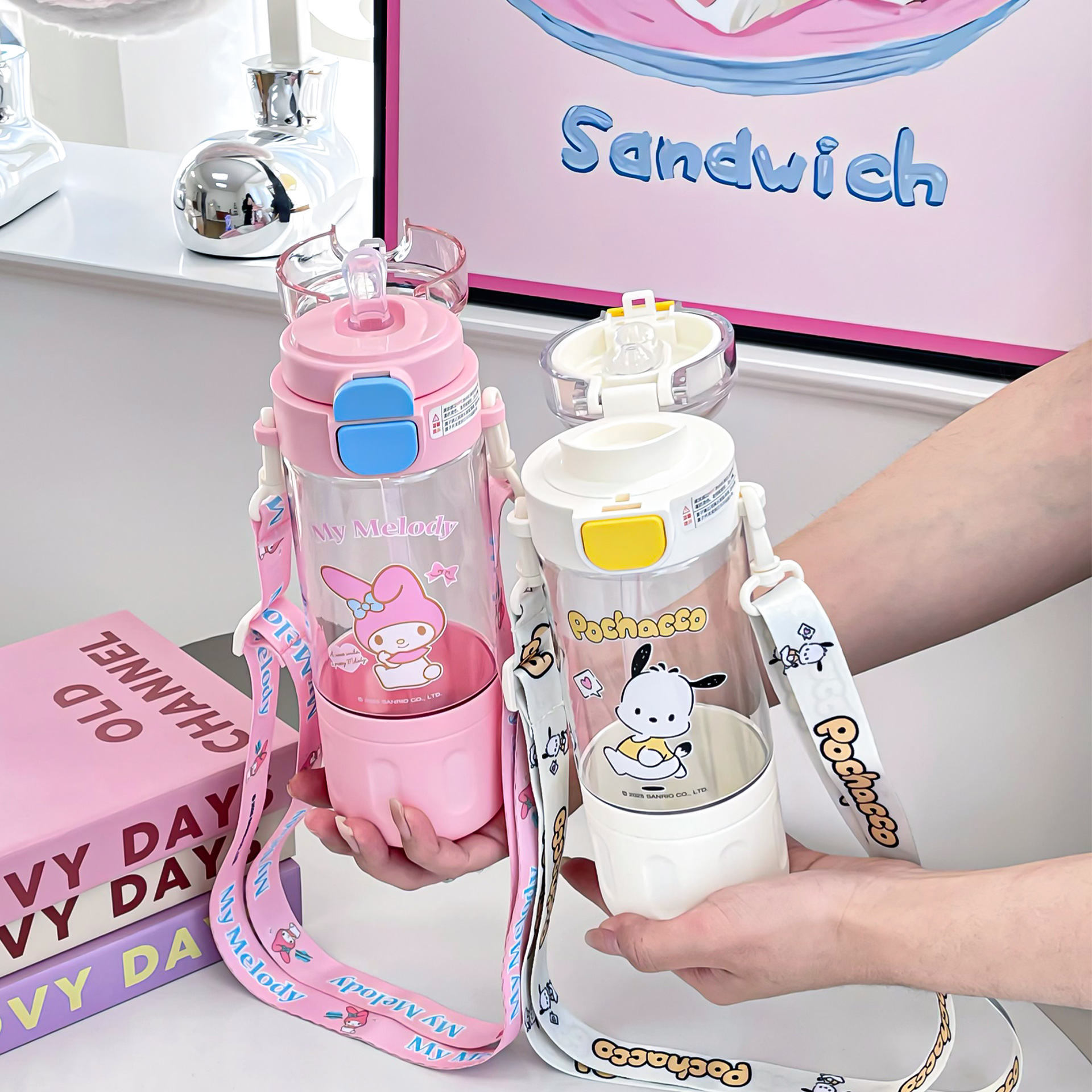 Sanrio Family series double-drinking plastic cups are convenient to carry. The silicone spout double-drinking design comes with a cup rope Specification drawing