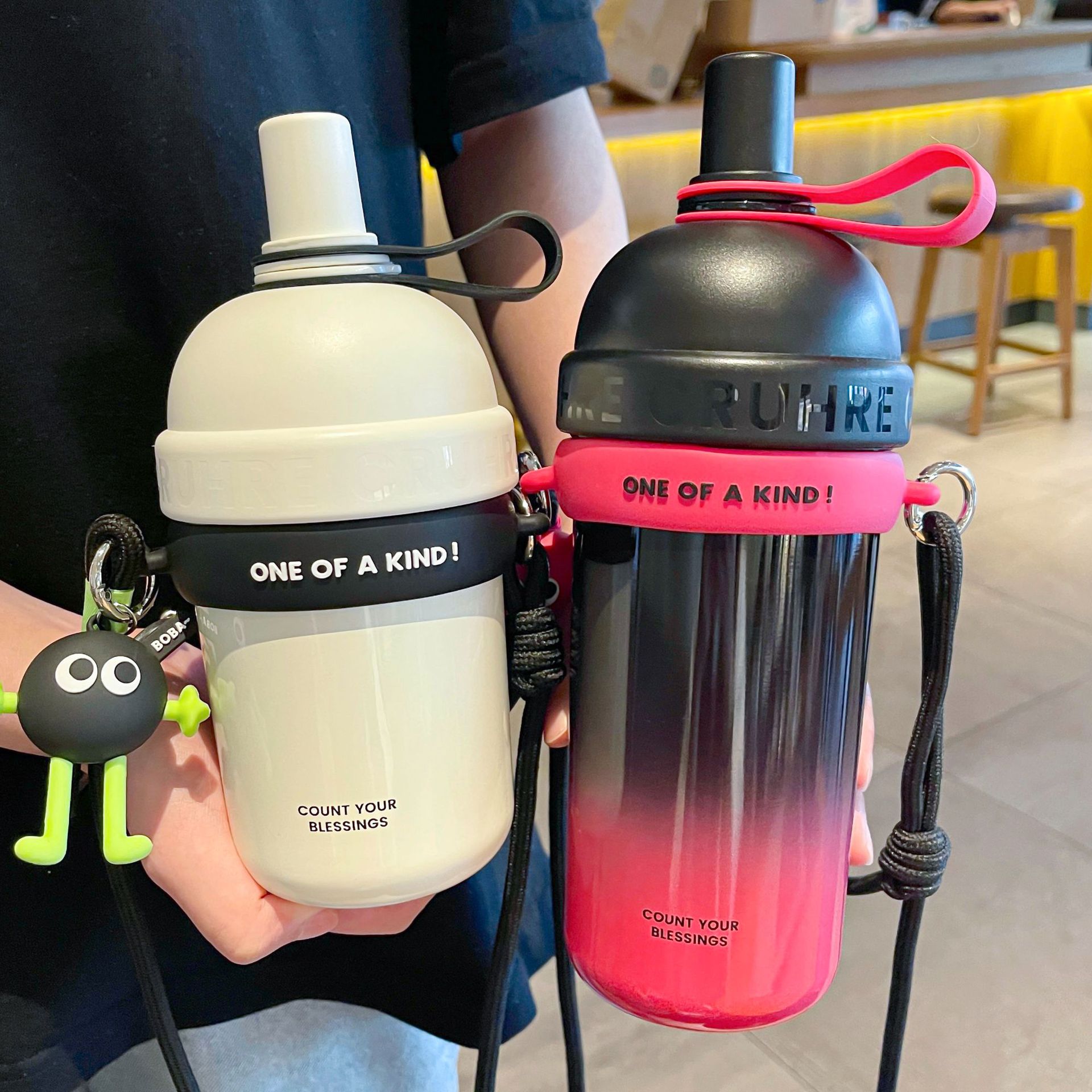 New children's large-capacity insulated cup, simple straw cup, portable drinking water pot for school, gradient sports portable cup full figure