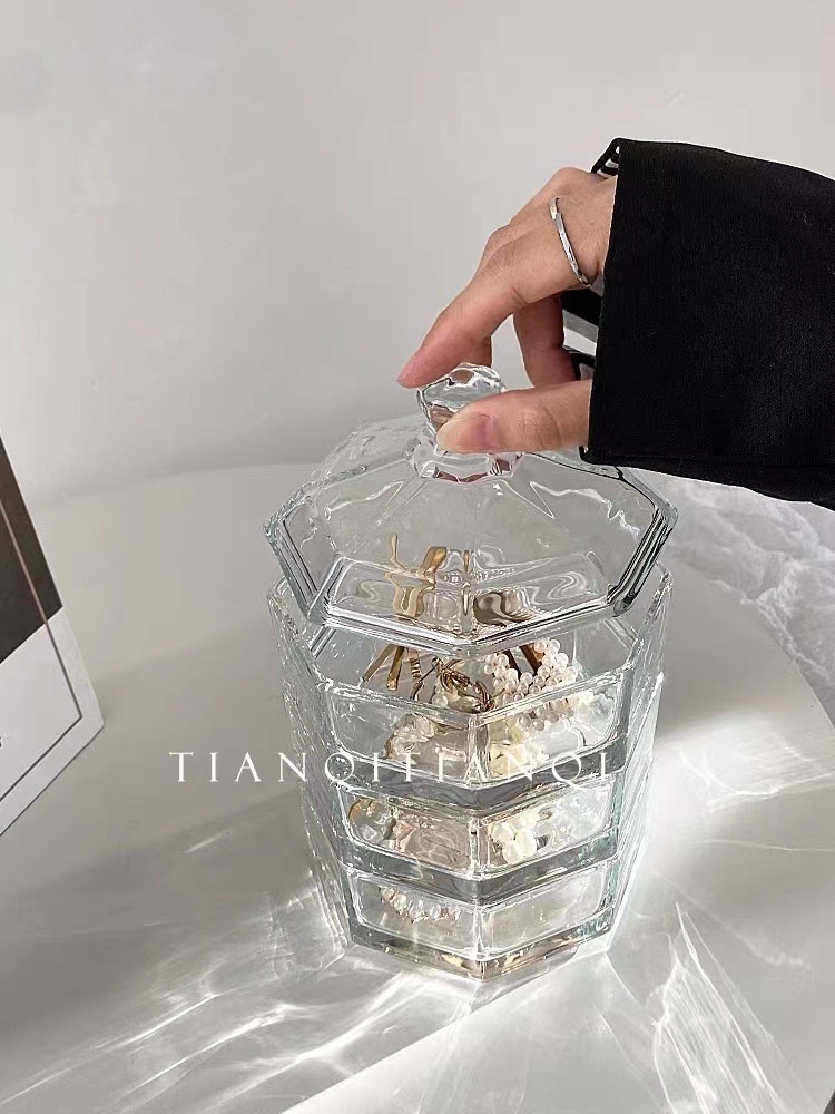 Glass pagoda storage box, jewelry, dust-proof, detachable and washable crystal glass storage box, candy and nut box Application Scenario