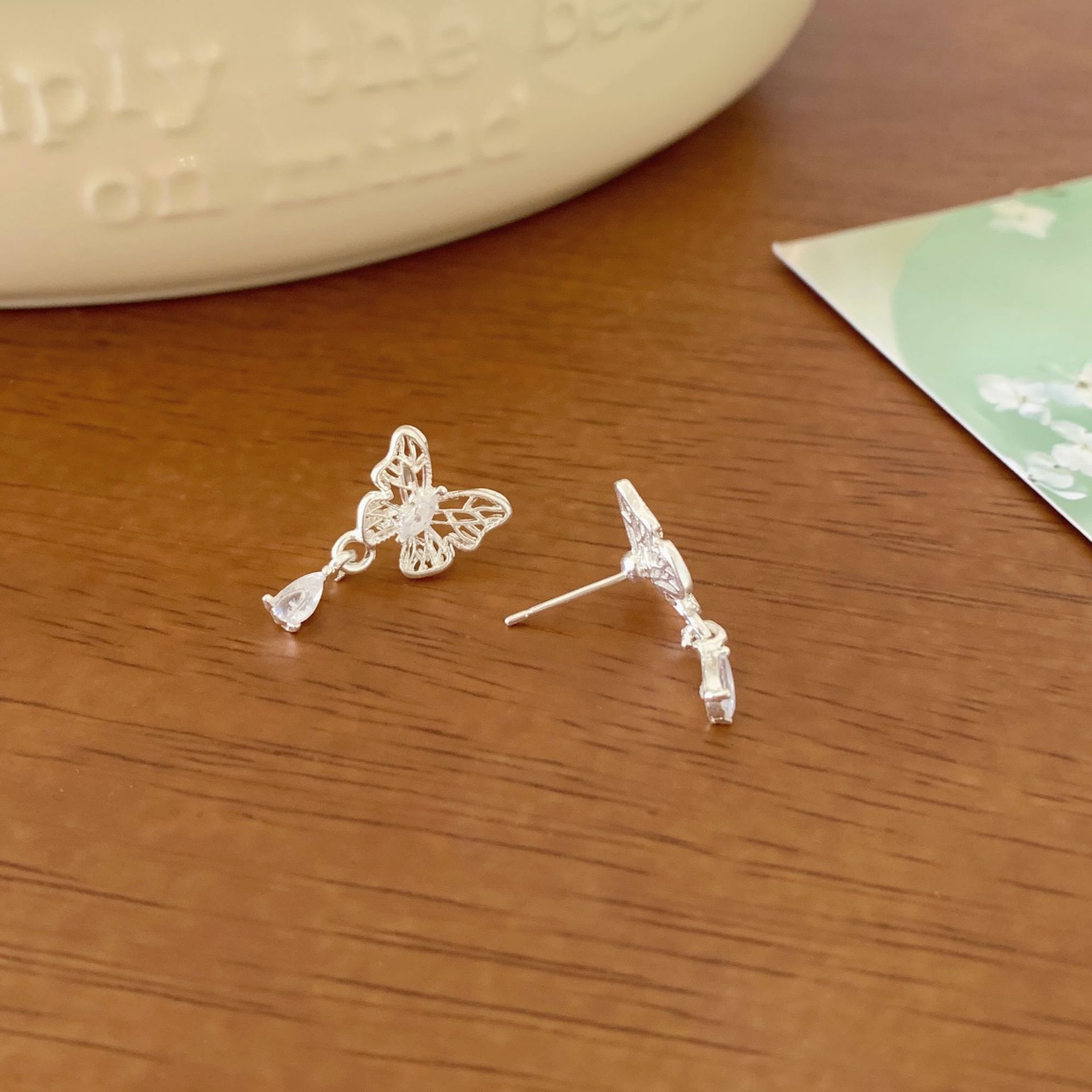 Summer super ethereal and sweet zircon hollowed-out butterfly pendant earrings, women's silver needle, light luxury and high-end style, versatile earrings Application Scenario