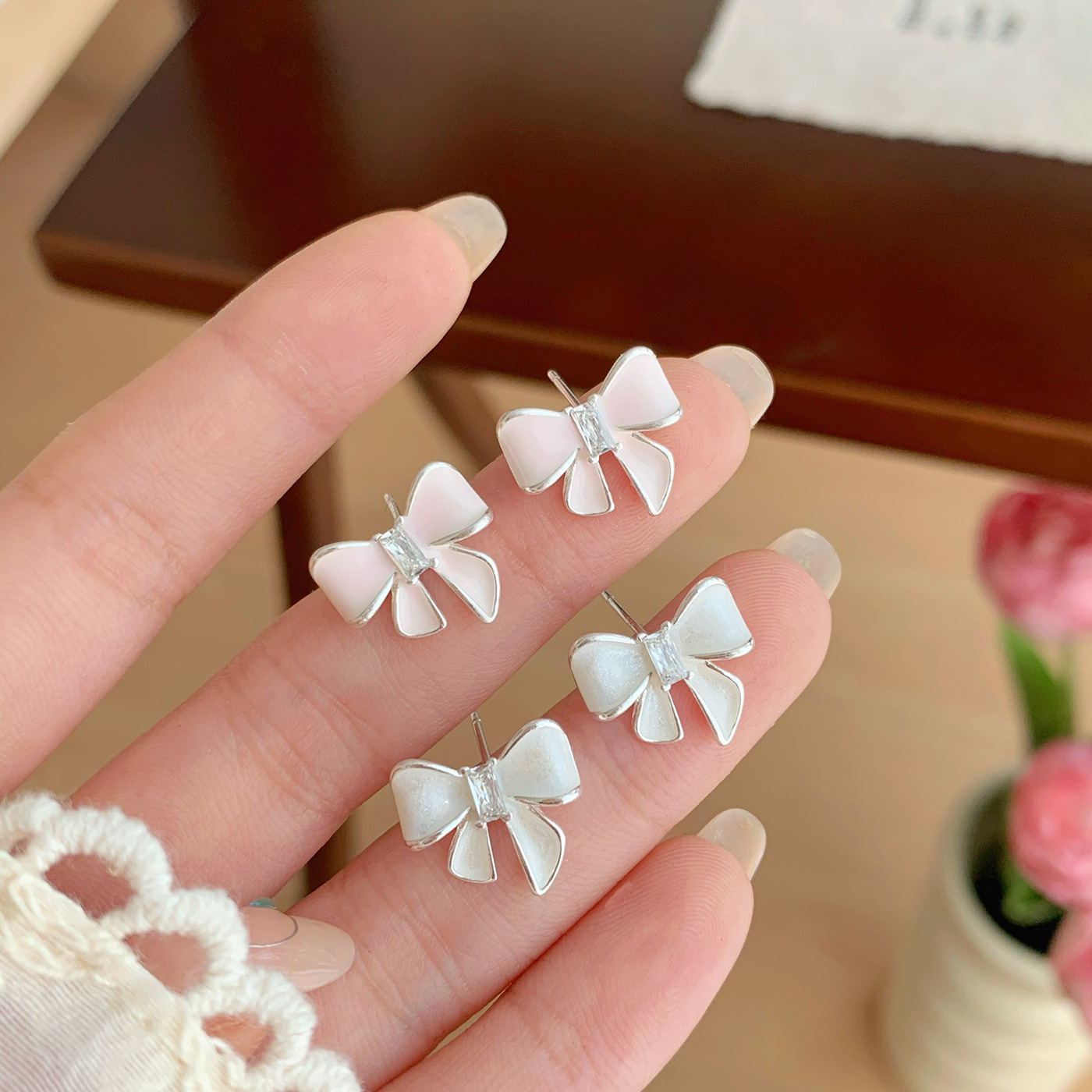 Korean spring and summer exquisite pink bow stud earrings, silver needles for women, fashionable commuting style, girlish heart, high-end sense earrings full figure