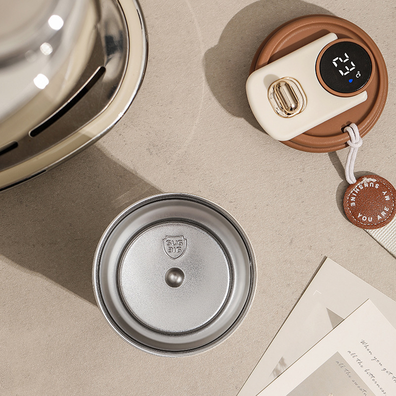New 316 stainless steel coffee cup, smart temperature display travel cup, high appearance level, portable office exquisite insulated cup Application Scenario