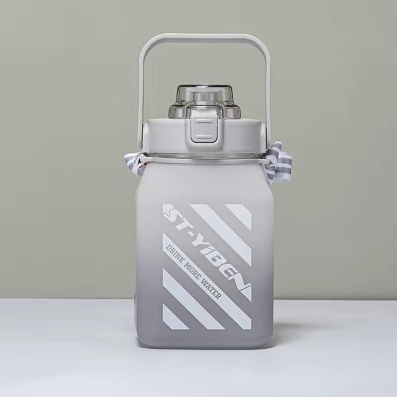 Large-capacity straw cup, high appearance level gradient color sports water bottle with scale, heat-resistant and shockproof plastic water cup, Amazon Application Scenario