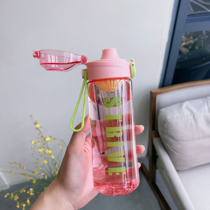 A small and simple plastic portable outdoor sports cup for male and female students with a tea strainer Specification drawing