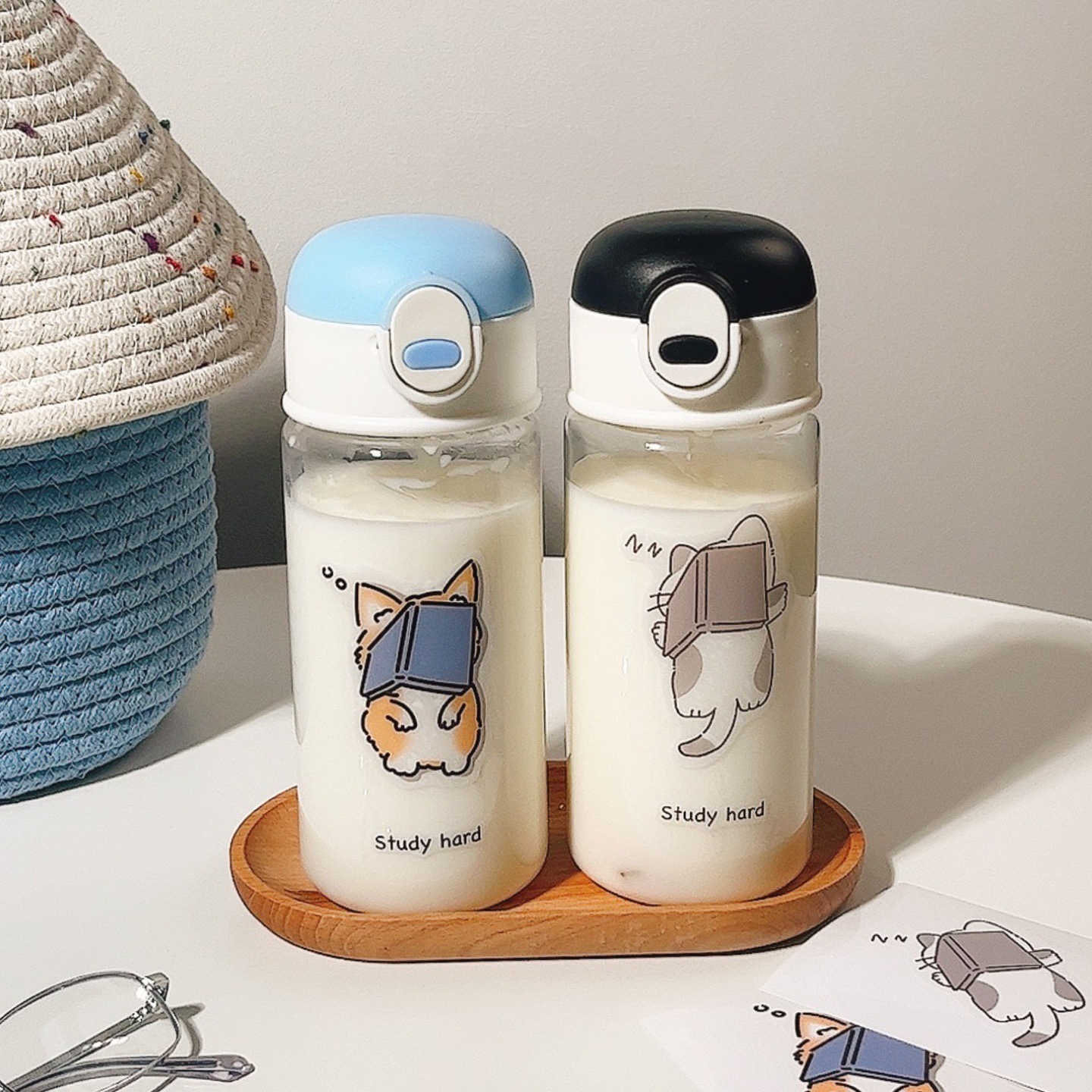 The 2025 new style of cup is an Instagram high-appearation-level, simple and niche bestseller. It is a food-grade plastic cup with a bouncy spout details Picture