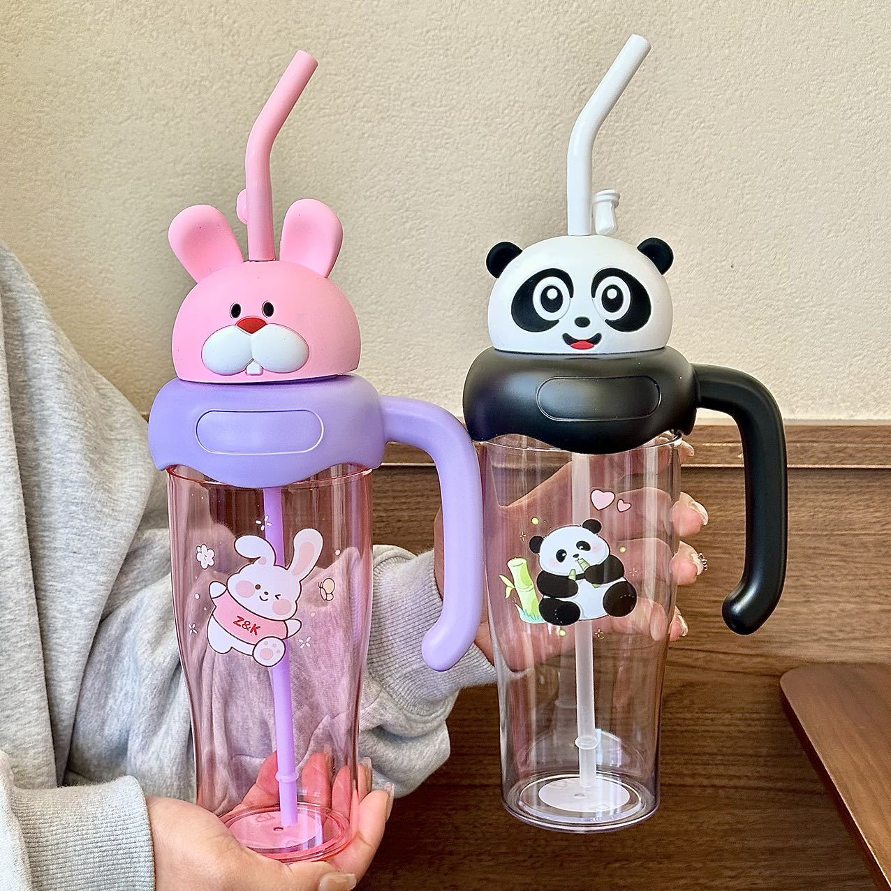New large-capacity ice king water cup for students, high appearance level straw cup, high-temperature resistant cartoon, portable for going out to the office Application Scenario