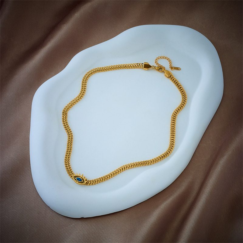 A new, simple, creative and personalized, hollowed-out blue eye titanium steel metal chain hip-hop necklace from Europe and America Specification drawing