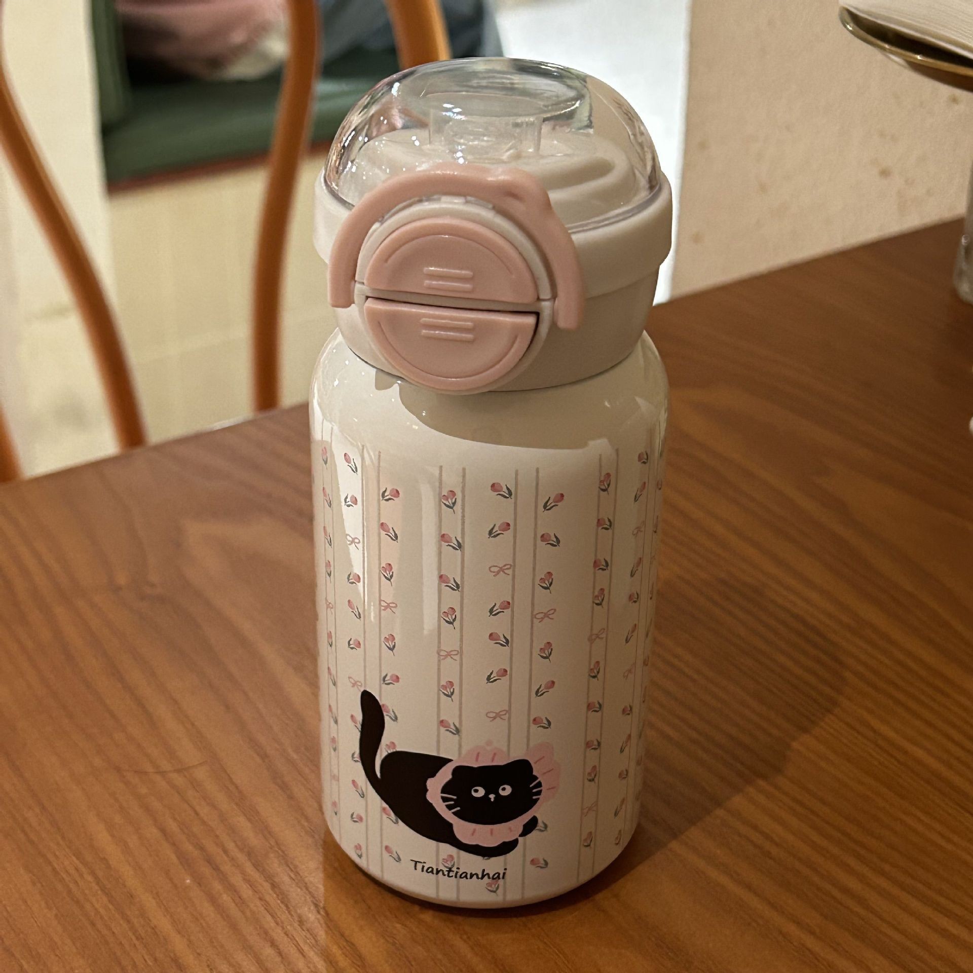 Super cute and adorable Instagram large-capacity girls' new 2024 stainless steel straw high appearance level female student water cup Application Scenario