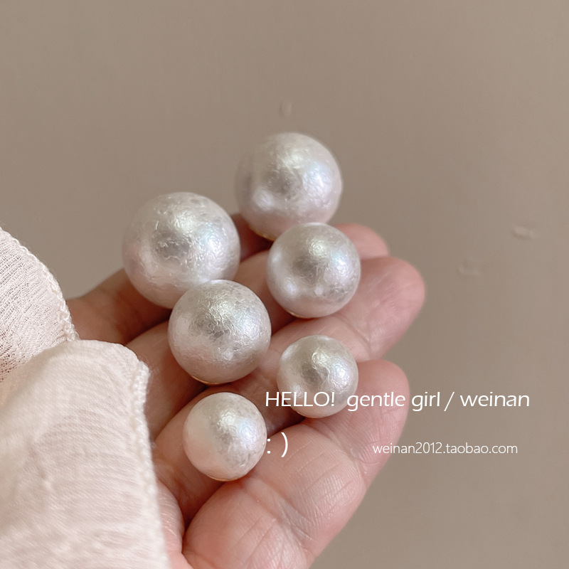 French cold light white cotton pearl earrings for women 2024 New style large pearl elegant pleated cream white earrings for women, exuding a sense of sophistication full figure
