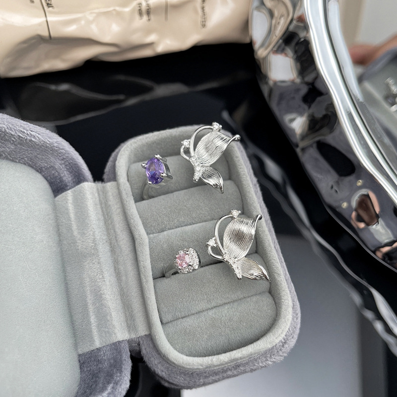 A pink, purple, diamond, butterfly-shaped, sweet and cool ring for women's fashion, an ins style, a niche and cold style, a high-end accessory Specification drawing