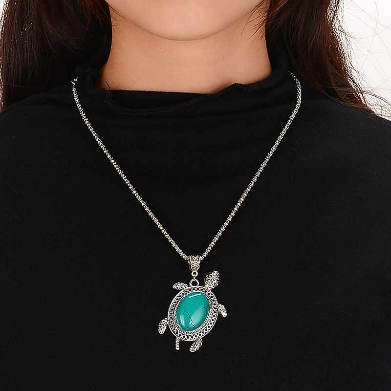European and American Bohemian turtle turquoise earrings, bracelet and necklace three-piece retro and fashionable women's jewelry set Application Scenario