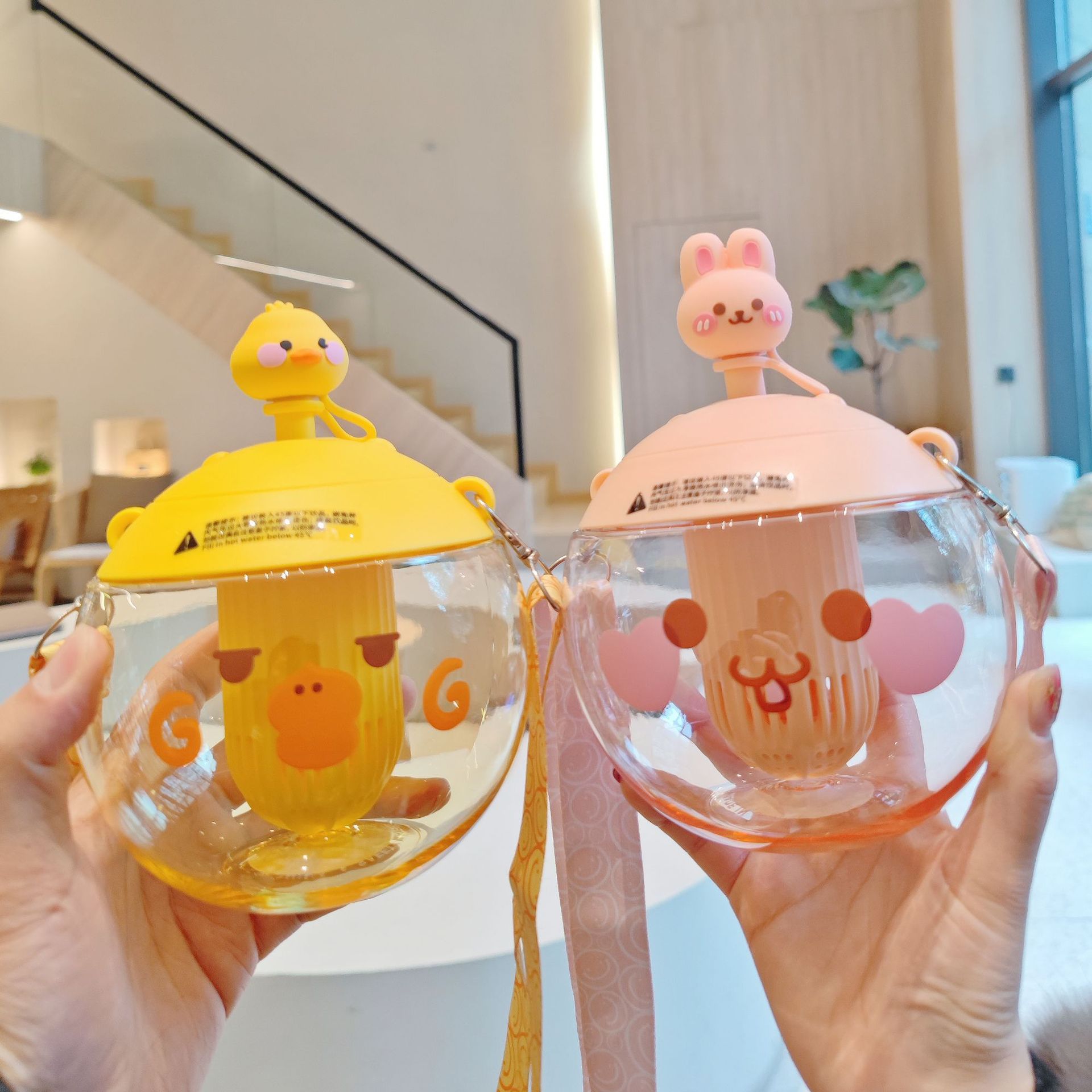 Creative round ball plastic cups, cute and adorable children's straw cups, cartoon dolls, high appearance level filter water cups wholesale details Picture