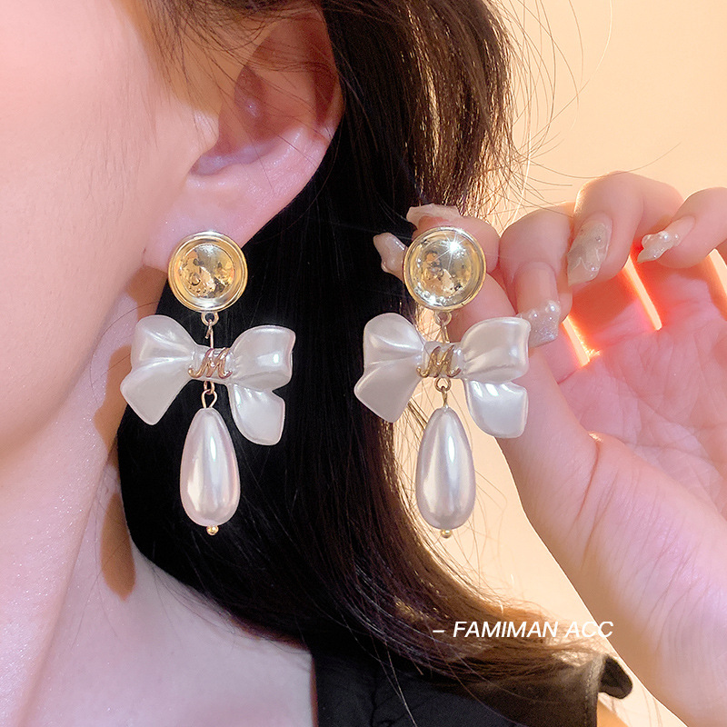 French retro long tassel earrings for women, high-end, individual and fashionable stud earrings, 2025 new niche design earrings Specification drawing