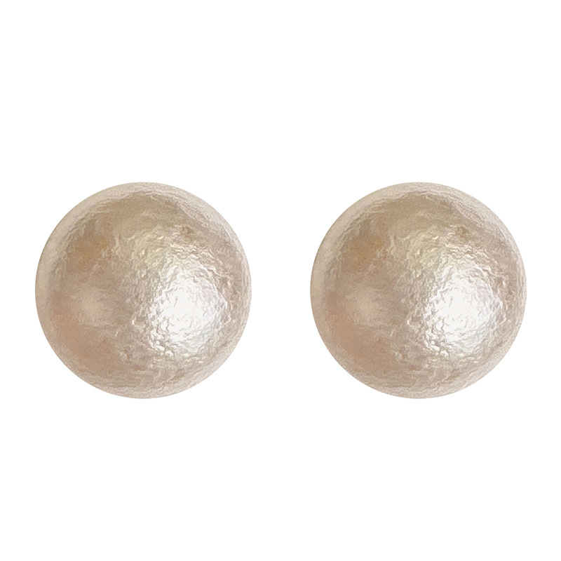 French cold light white cotton pearl earrings for women 2024 New style large pearl elegant pleated cream white earrings for women, exuding a sense of sophistication Item Picture