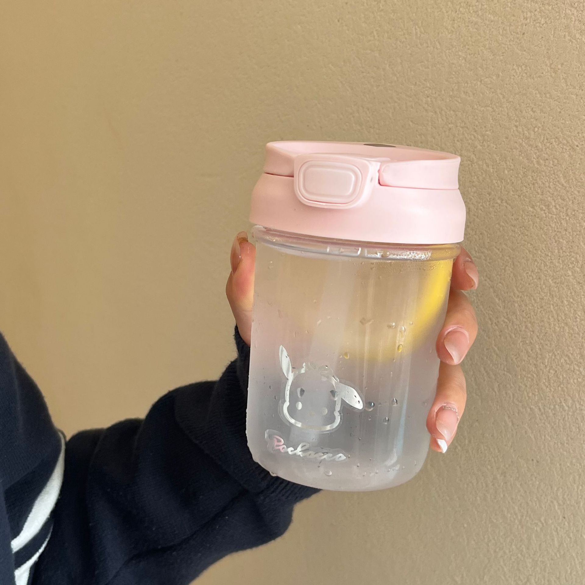 Fashionable and fresh plastic straw cup, high-temperature resistant and explosion-proof, portable and cute for girls, dog-printed drinking cup Application Scenario