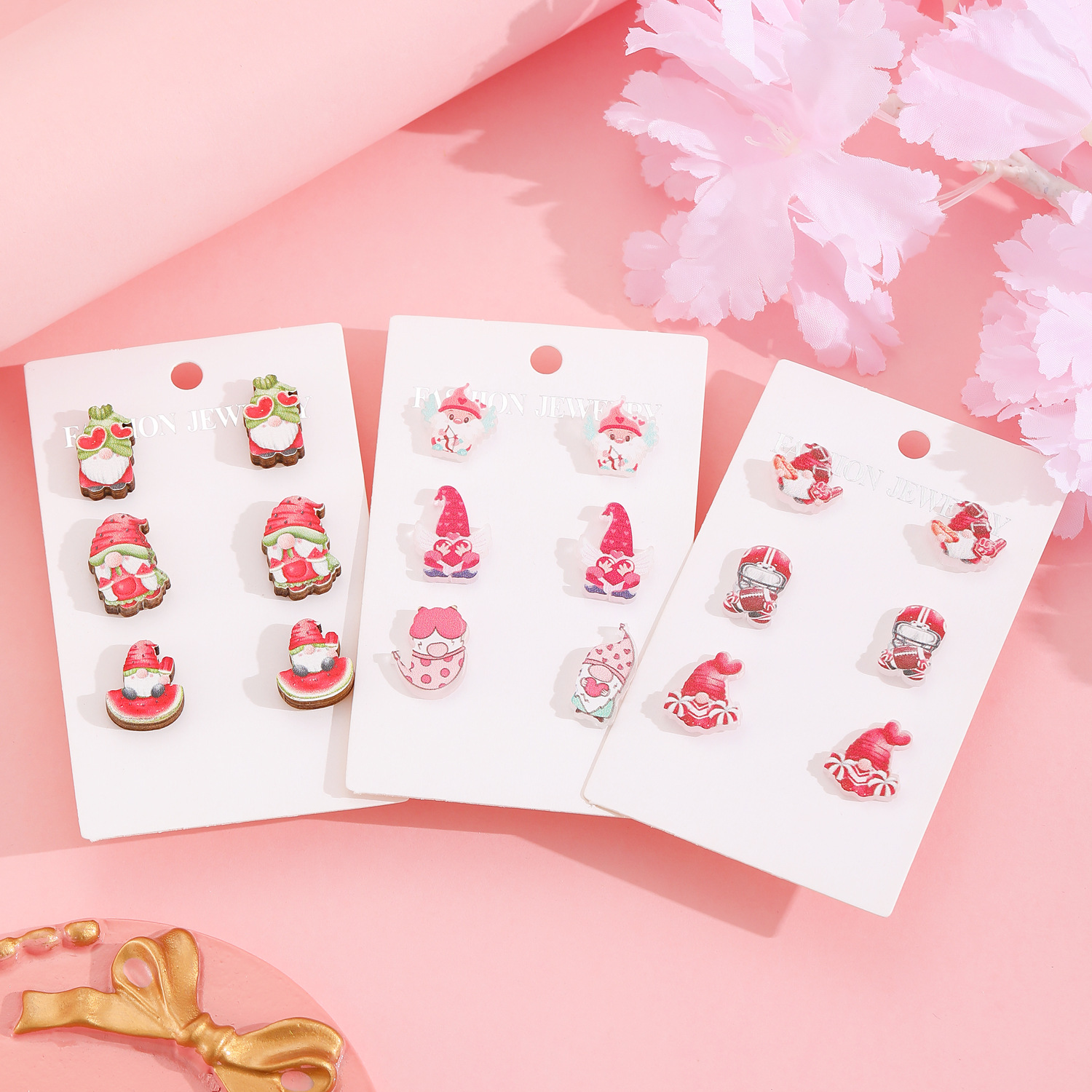 European and American creative and cute acrylic Valentine's Day earrings, a set of female heart-shaped bear, rose, rabbit and wooden stud earrings Application Scenario