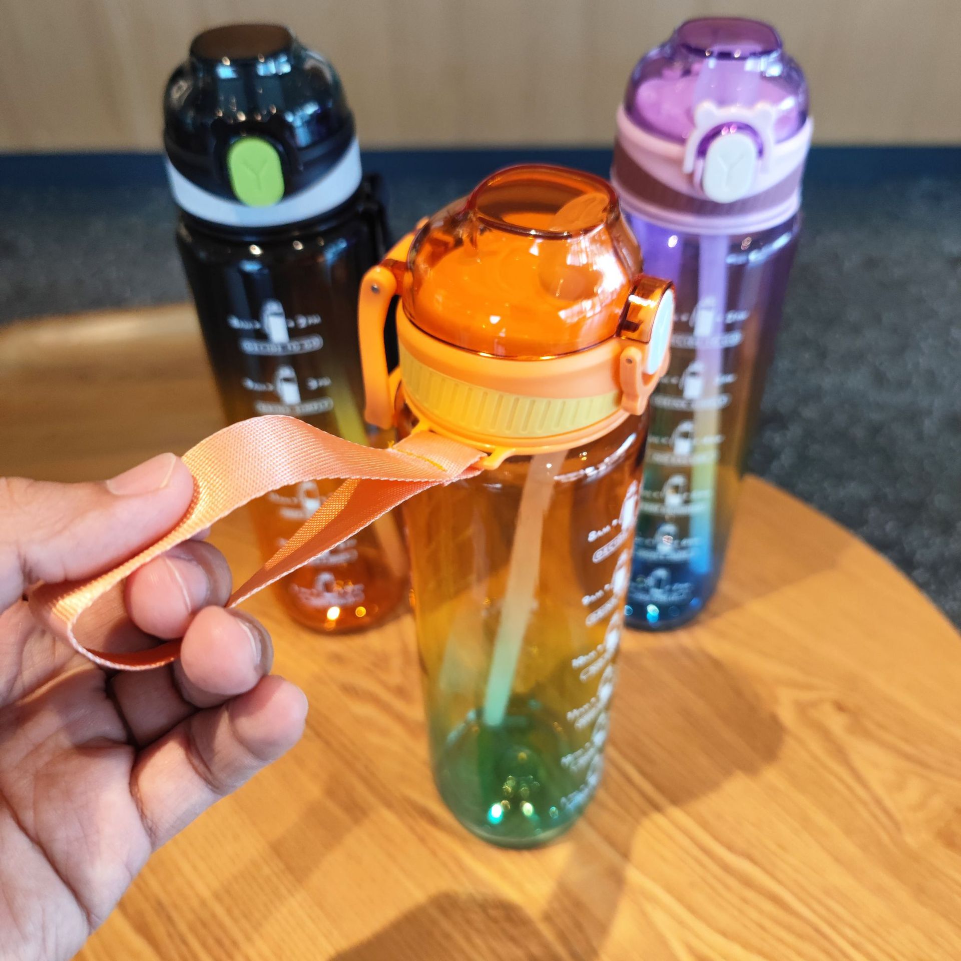 New transparent gradient duckbill cross-border plastic scale travel cup outdoor fitness sports straw space cup details Picture