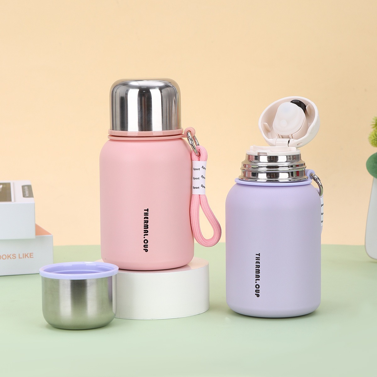 The new 316 stainless steel insulated cup has a large capacity for separating tea and water, making it a portable cup for outdoor use with a handle full figure