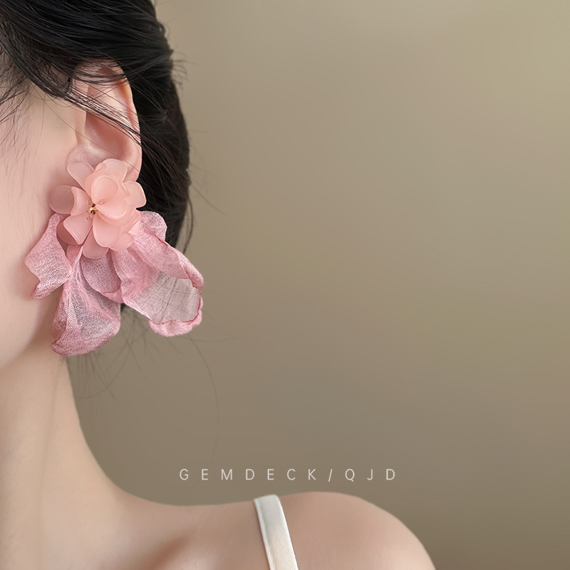 Pink chiffon petal super fairy-like stud earrings create a sweet and charming atmosphere that accentuates the face. Small earrings with a forest-style vacation vibe and high-end quality Specification drawing