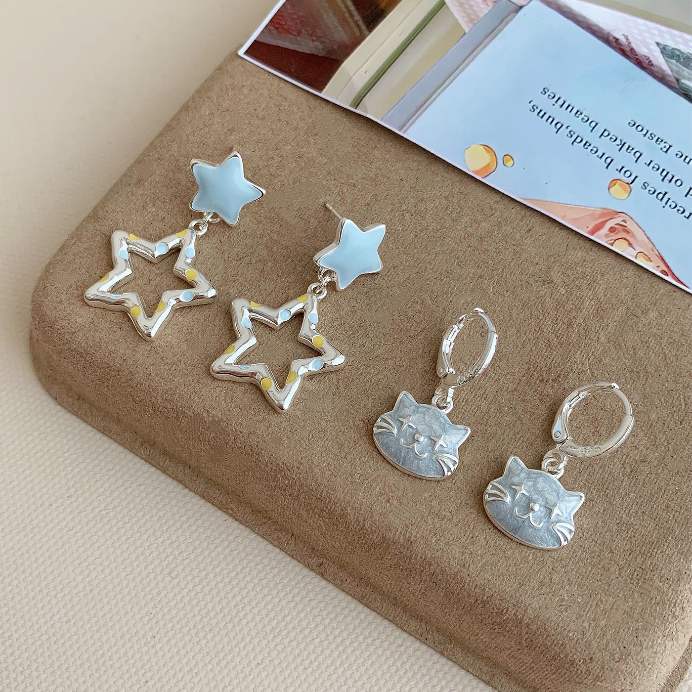 Summer cute oil-dripping blue cat ear earrings, silver needle cartoon Korean version creative and fresh five-pointed star ear studs Application Scenario