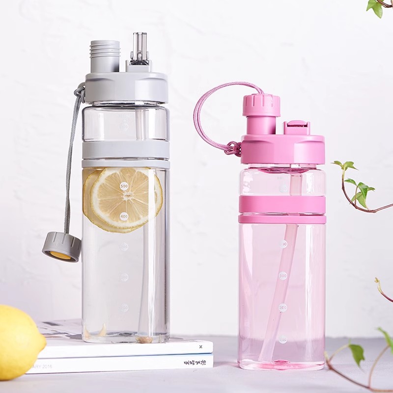 Large-capacity sports water cup with straw, high appearance level fitness water bottle, outdoor portable, summer heat-resistant water bottle full figure