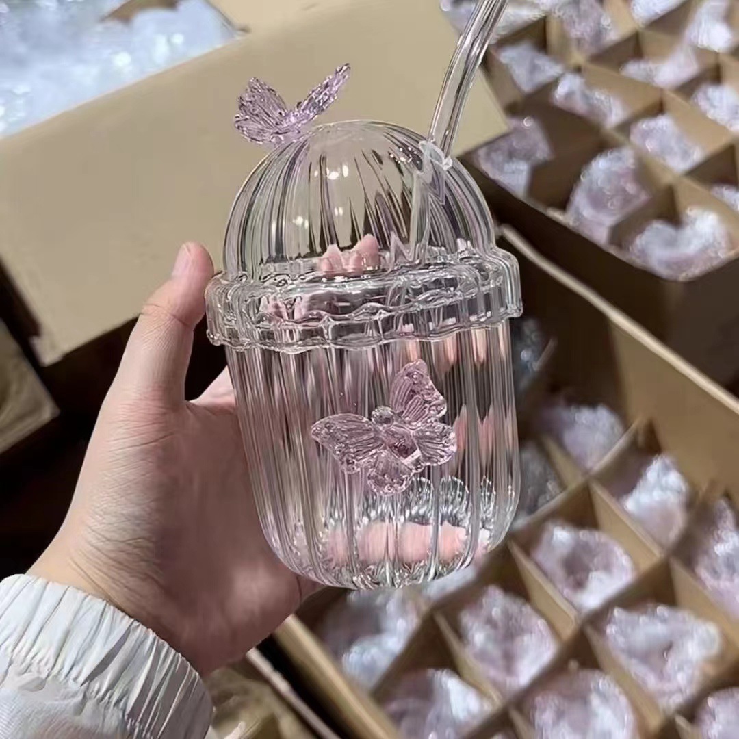 Customized wholesale butterfly straw glass cups, pink milk tea cups, the same style as the popular high borosilicate heat-resistant princess cups full figure