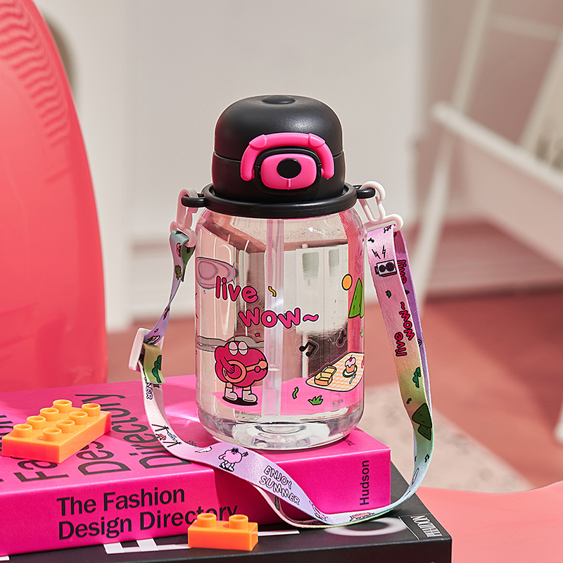 Fuxing Cartoon Children's water Cup, Cute student Straw Cup, portable plastic Cup for men and women in summer, anti-drop and portable cup Application Scenario