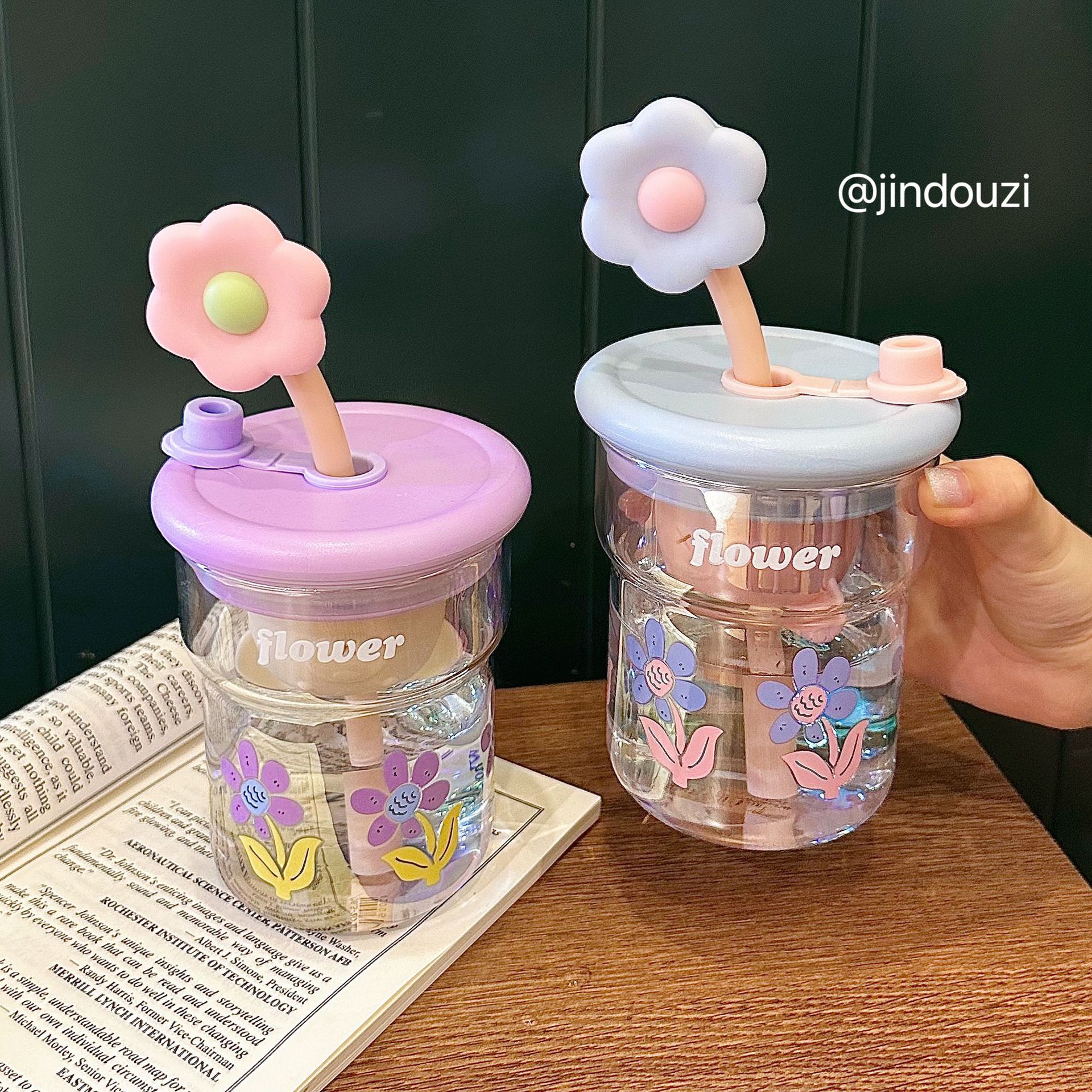 High appearance level little flower girl water cup with filter screen high borosilicate glass cup, high-temperature resistant girls' office tea-making straw cup full figure