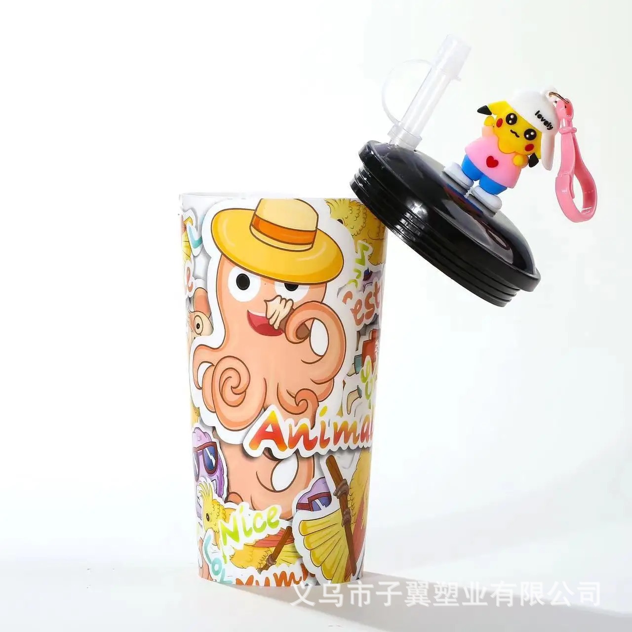 Factory direct sales of all kinds of cartoon animal figurines, such as PP550ML straw cups, milk tea bottles, pandas and unicorns Application Scenario
