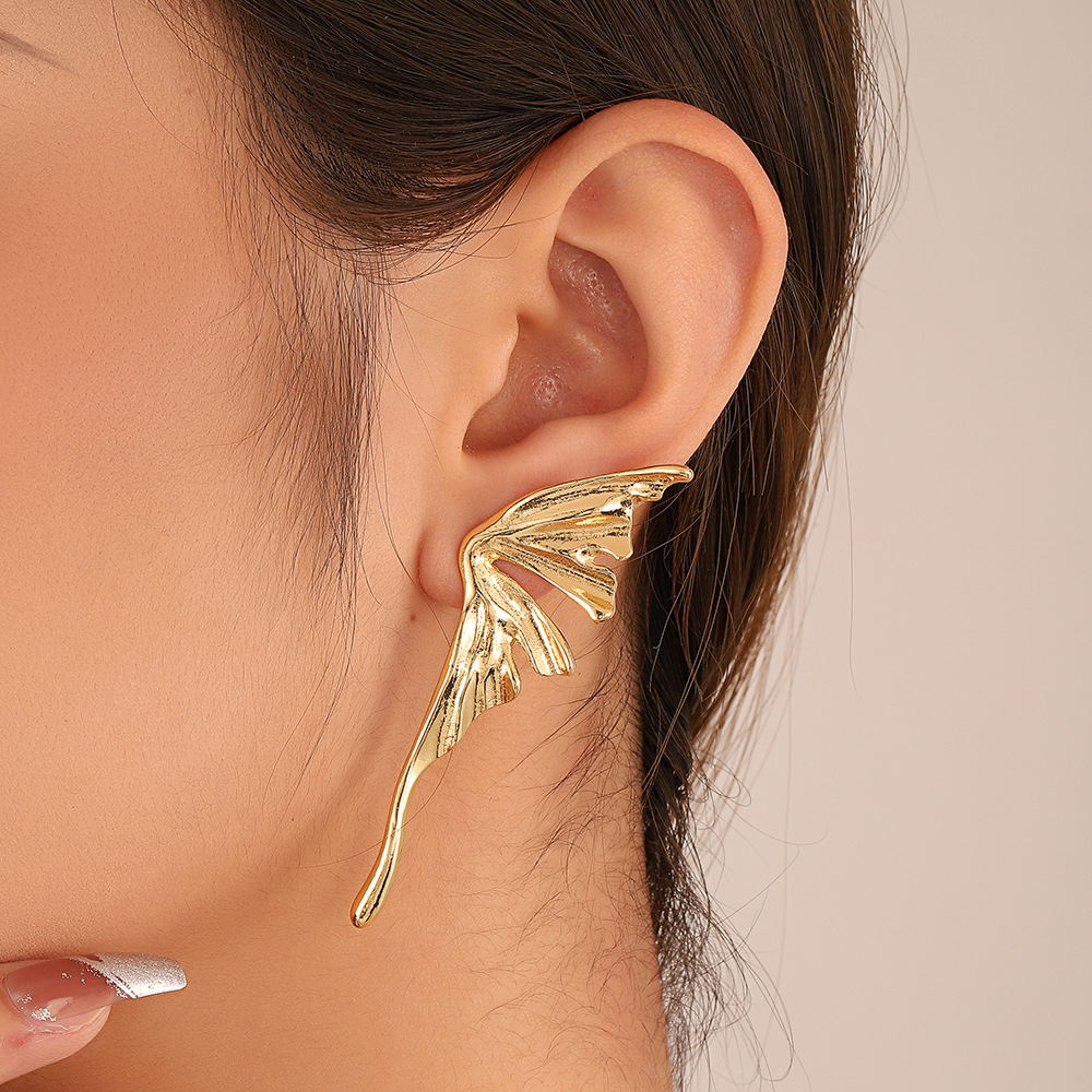 European and American ins simple liquid butterfly stud earrings, a fashionable and niche design for women, asymmetrical butterfly wing earrings and earrings details Picture