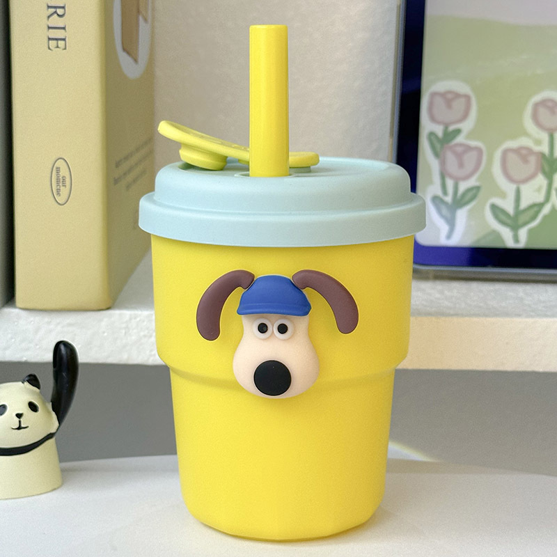 New Instags-style cute big dog sticker girls' straw cup portable large-capacity plastic cup for female office workers Application Scenario
